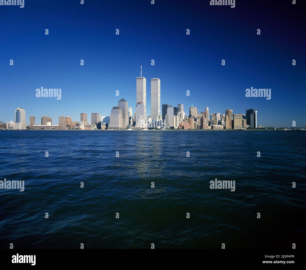 1989 HISTORICAL TWIN TOWERS (©MINORU YAMASAKI 1973) DOWNTOWN