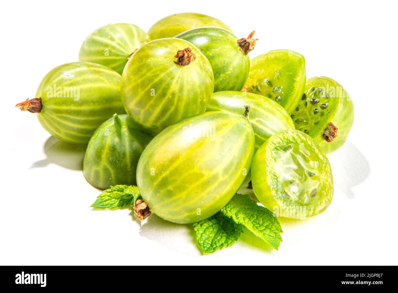 画材 Gooseberry Fresh ripe raw green gooseberry, group of whole and half