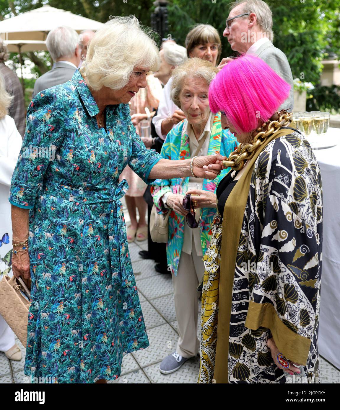 Duchess cornwall zandra rhodes hi-res stock photography and images - Alamy