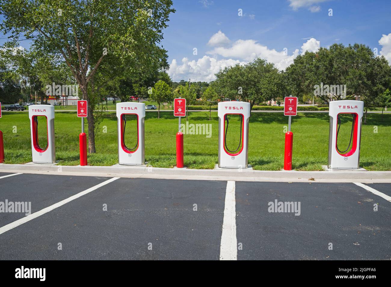 Vehicle chargine hires stock photography and images Alamy