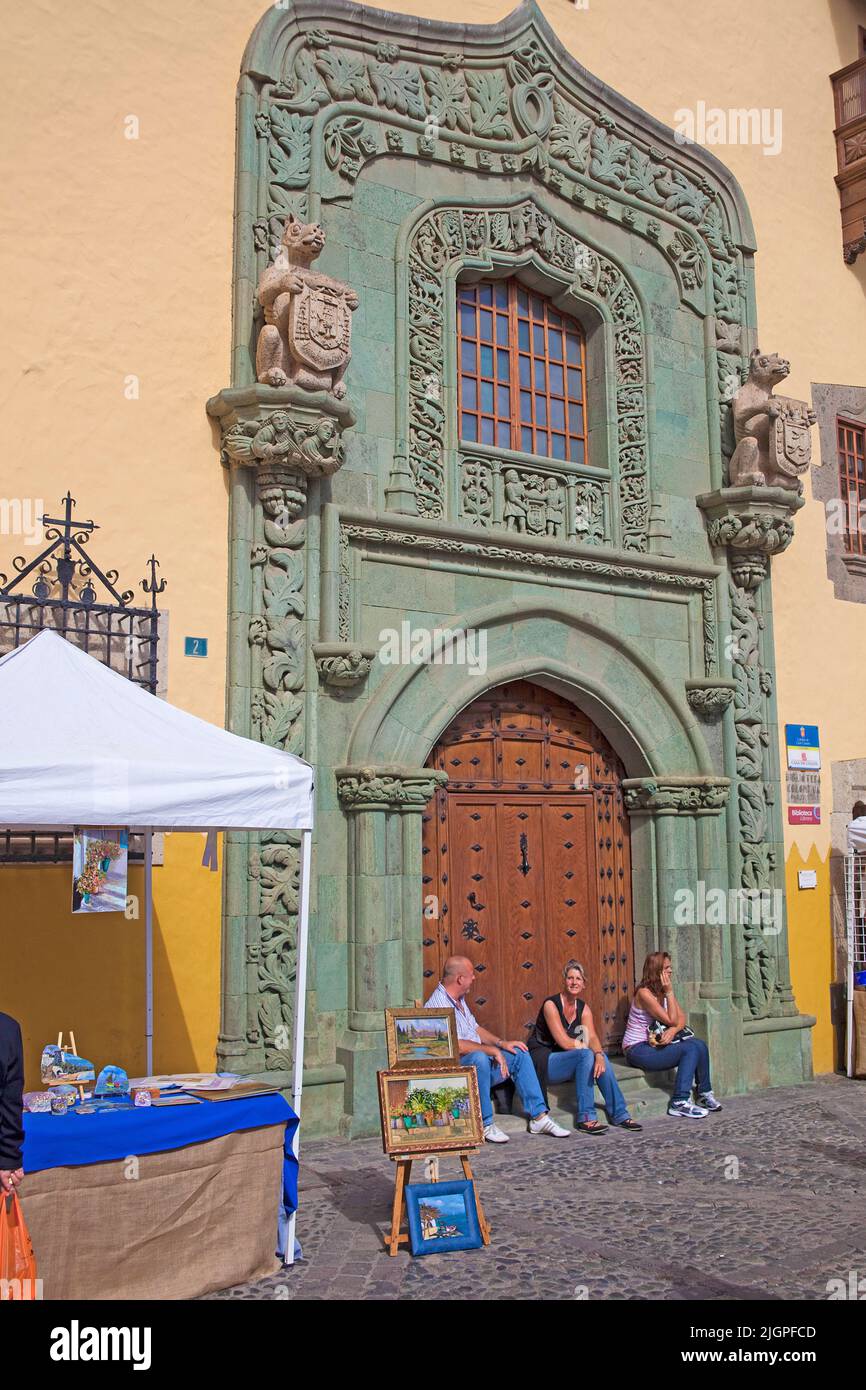 People sitting on steps of Casa de Colon, Columbus house at Plaza del Pilar Nuevo, old town, Vegueta, Las Palmas, Grand Canary, Canary islands, Spain Stock Photo