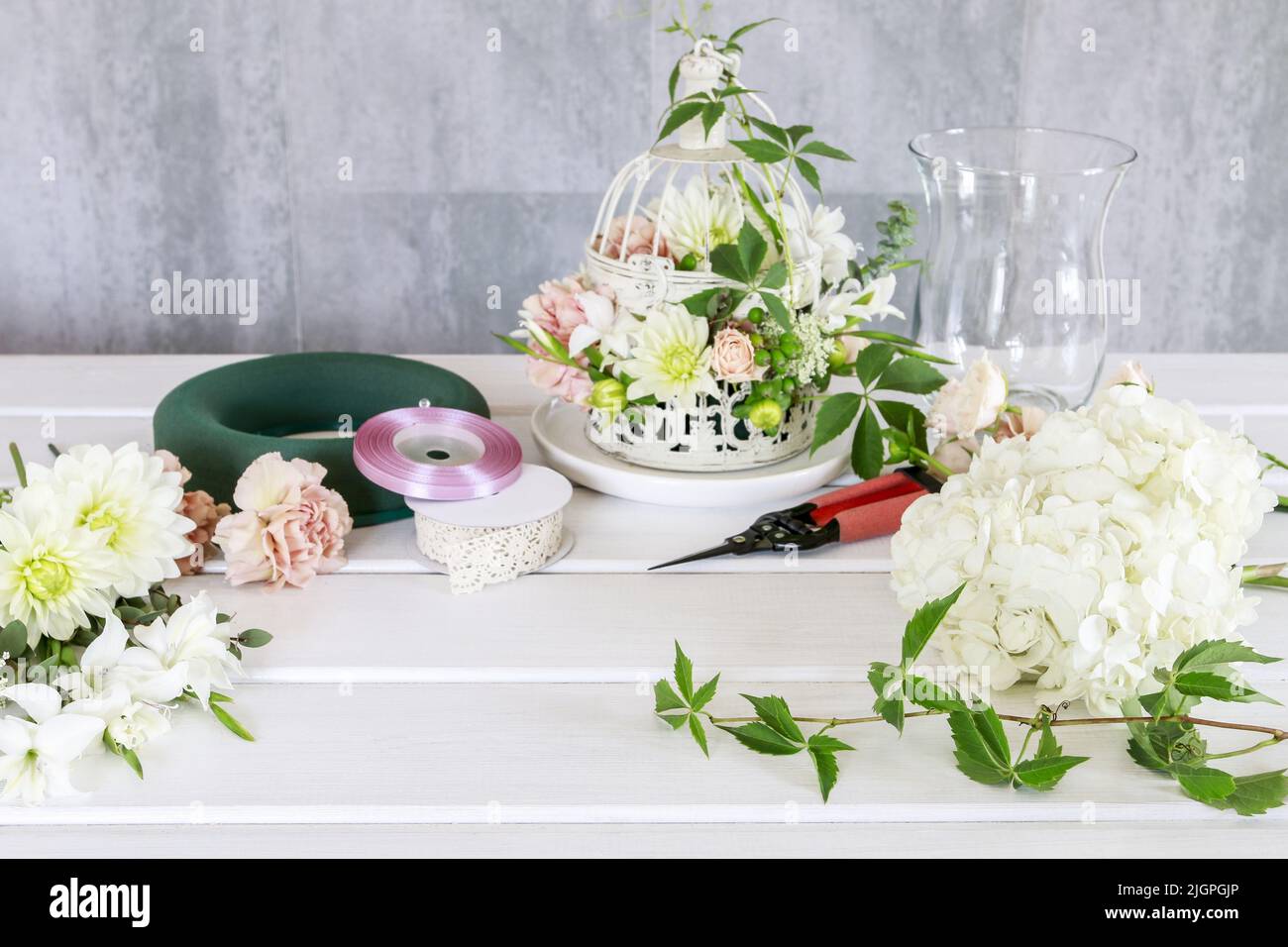 florist-at-work-woman-shows-how-to-make-wedding-table-decoration-with