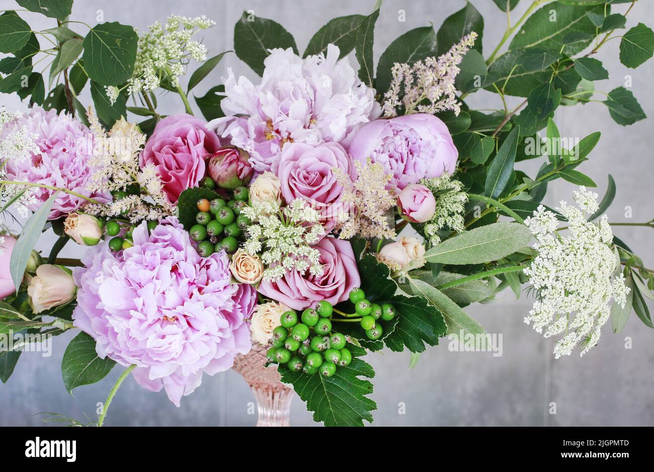 Florist at work How to make modern table's centerpiece for summer