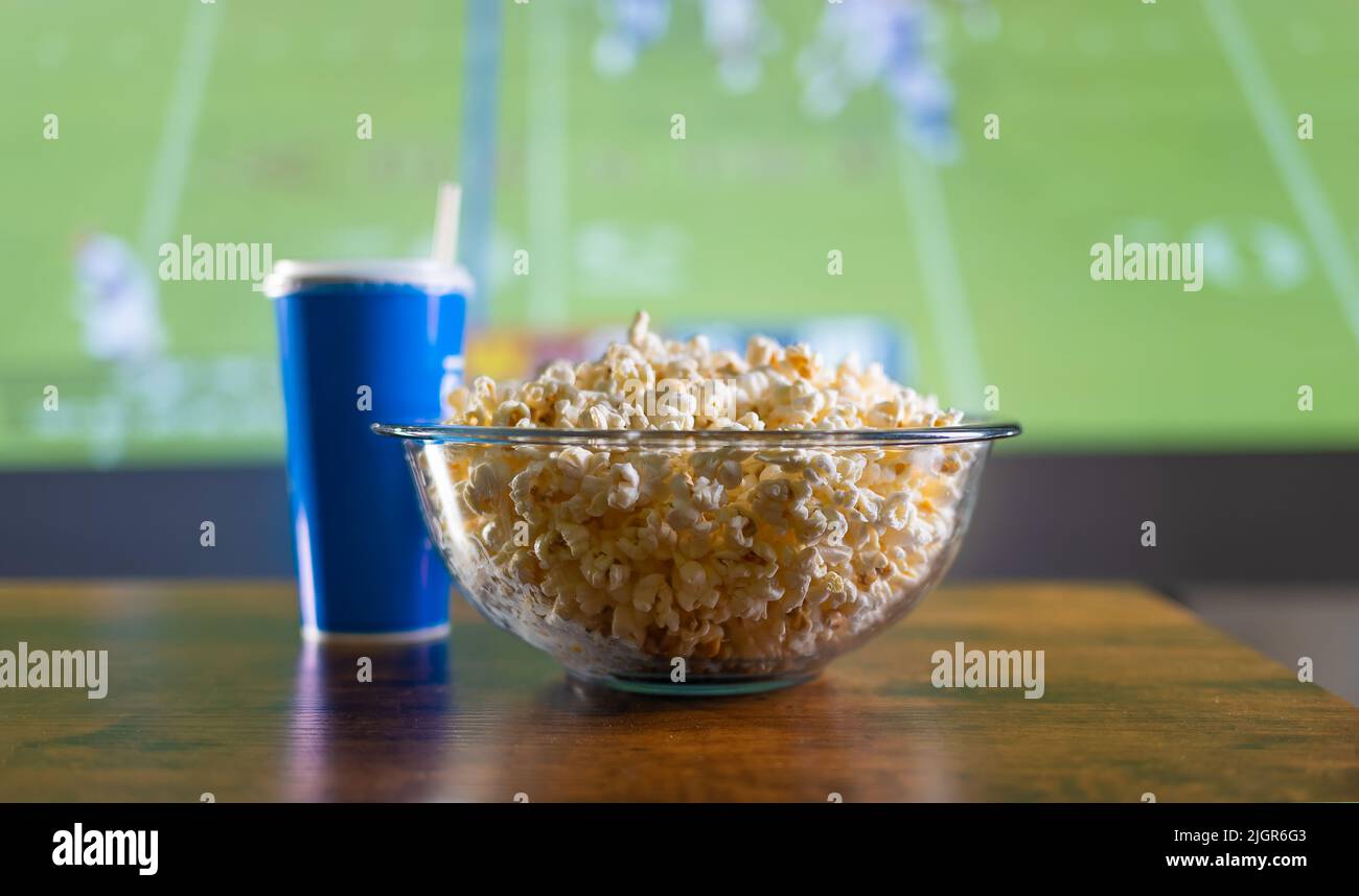 Sports Popcorn Straw family stadium hi-res stock photography and images - Alamy