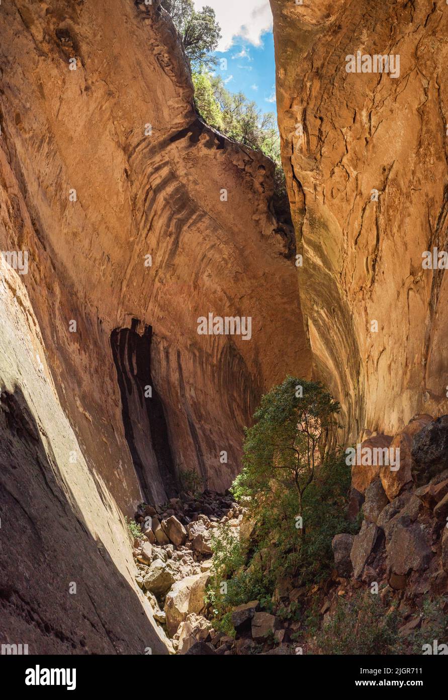 View of the narrow crevice between cliffs on the Echo Ravine Hike in Golden Gate Highlands National Park near Clarens, South Africa Stock Photo