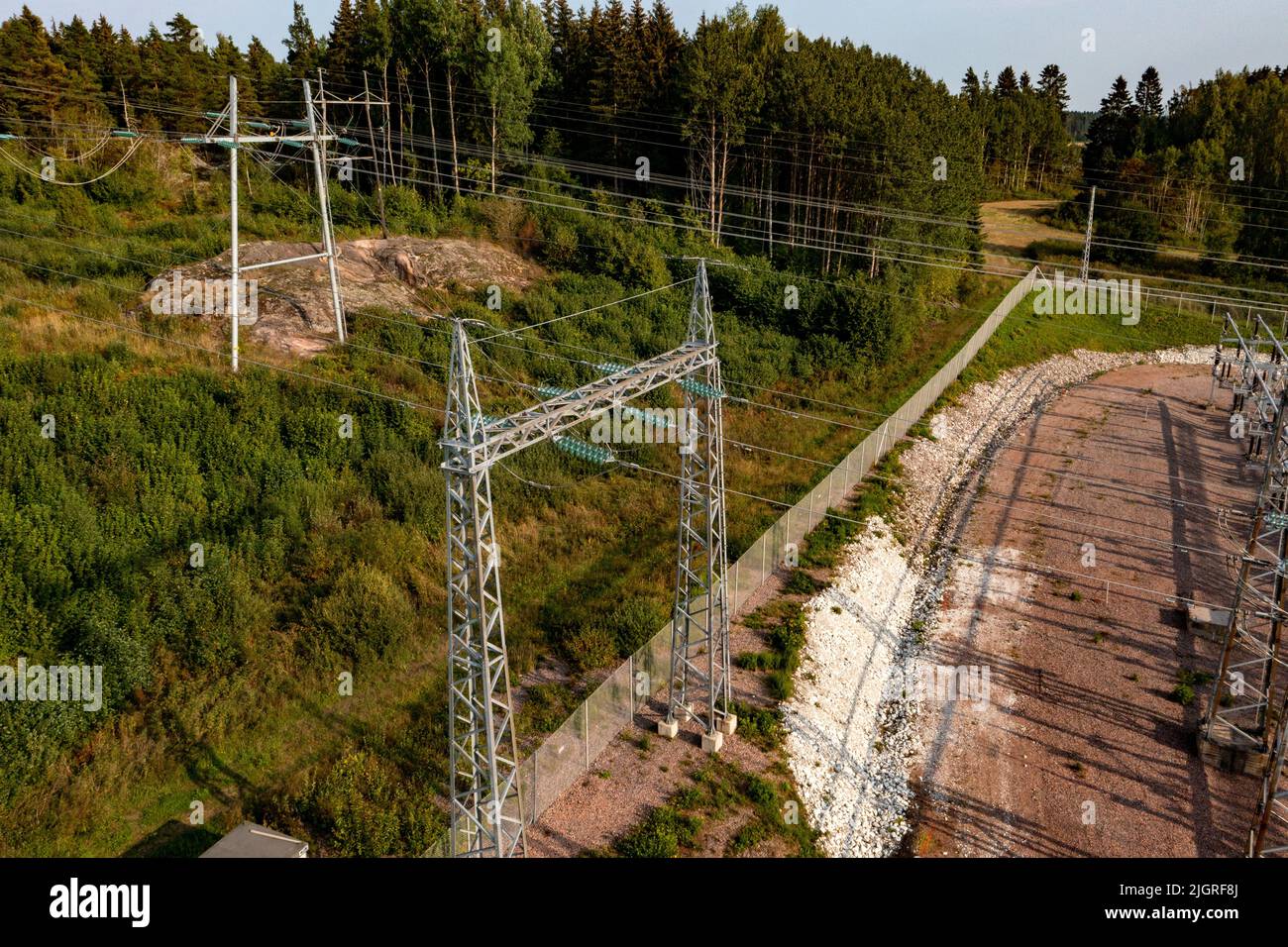 Recinto elettrico con trasformatore elettrico e batteria Power Pack in un  campo Foto stock - Alamy