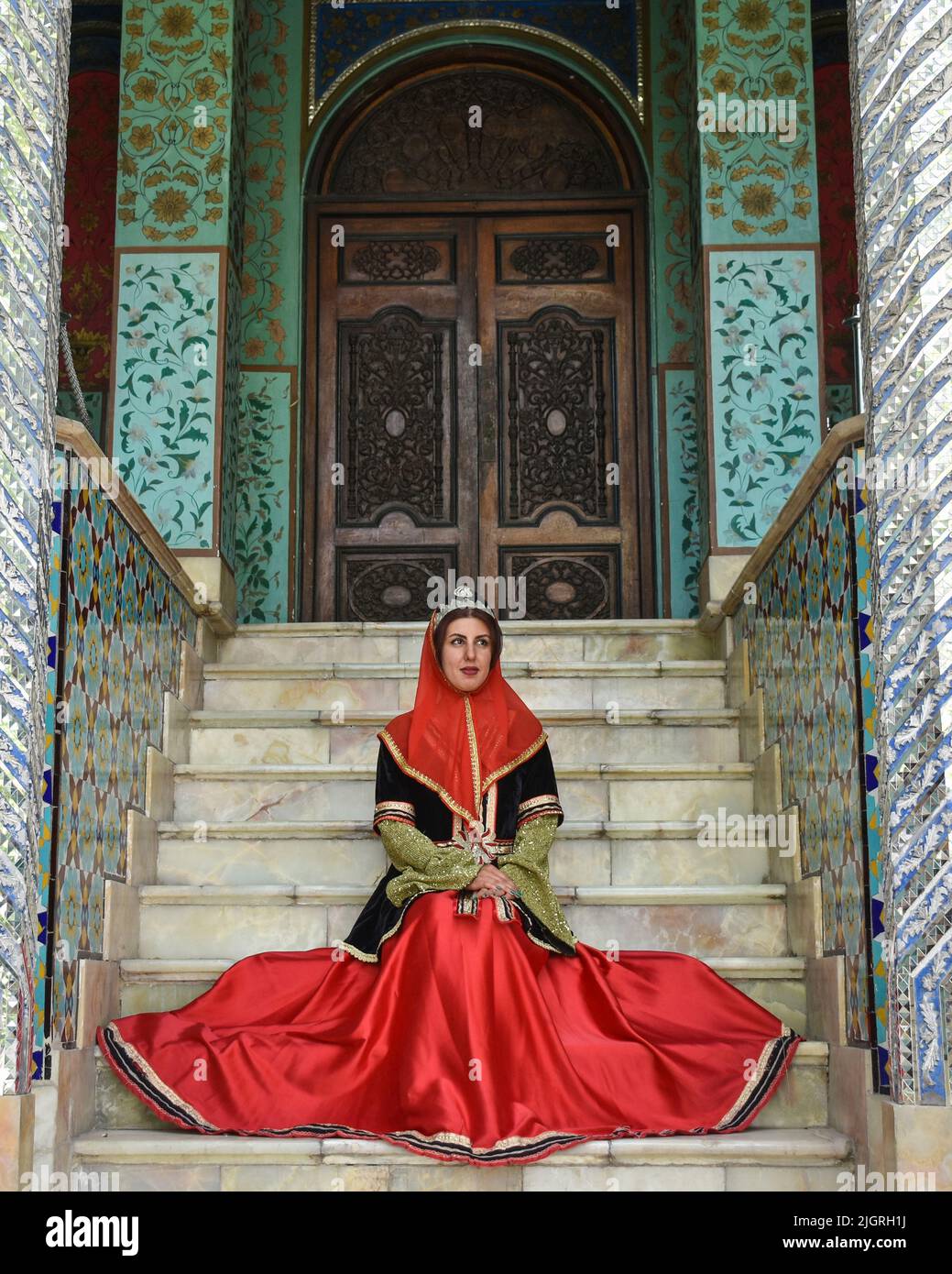 Iranian dress hi-res stock photography and images - Alamy