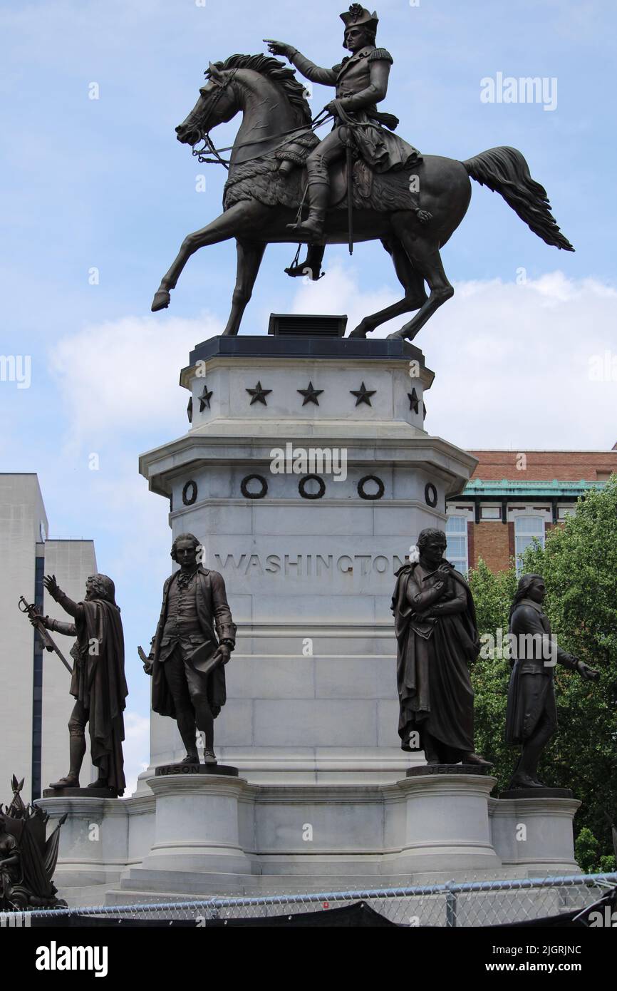 A vertical shot of statues at Virginia State Capitol Square in Richmond, Virginia, United States Stock Photo