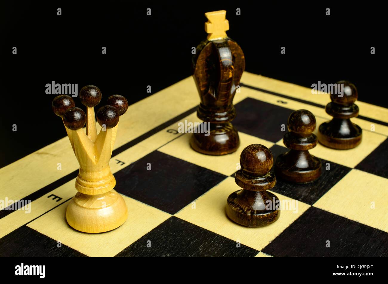 2+ Hundred Chess Confrontation Focus Queen Royalty-Free Images, Stock  Photos & Pictures