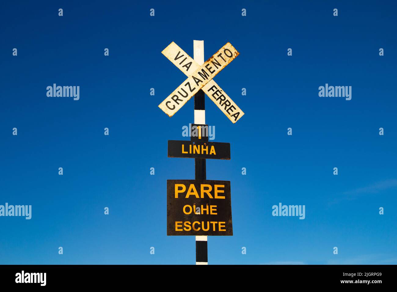Silvânia, Goiás, Brazil – July 10, 2022:  Railroad crossing. 1 Track Railroad Crossing Sign. Railroad crossing sign. Stock Photo