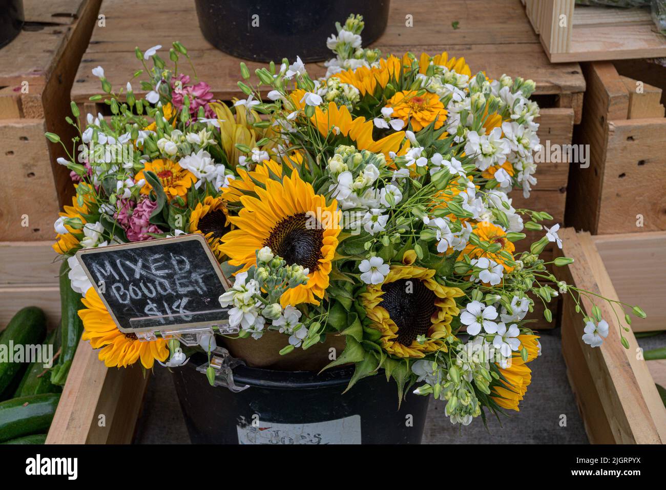Farmers market bouquet hi-res stock photography and images - Alamy