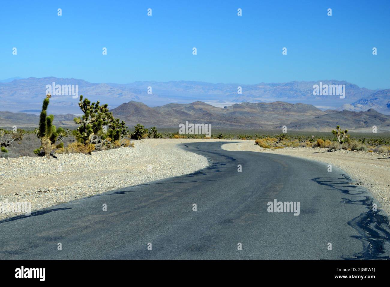 Lonely desert road usa hi-res stock photography and images - Alamy