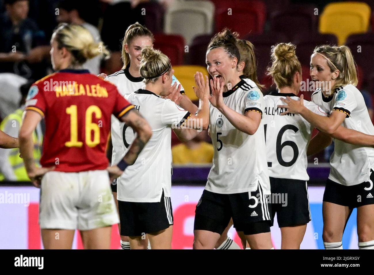 12 July 2022, Great Britain, Brentford/ London: Soccer, Women: European Championship, Germany - Spain, preliminary round, Group B, Matchday 2, Brentford Community Stadium. Germany's Marina Hegering (M/No.5) celebrates with her teammates after the 2:0 victory. Photo: Sebastian Christoph Gollnow/dpa Stock Photo