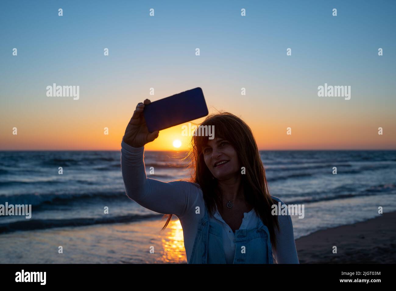 Carefree woman 40s smiling hi-res stock photography and images - Alamy