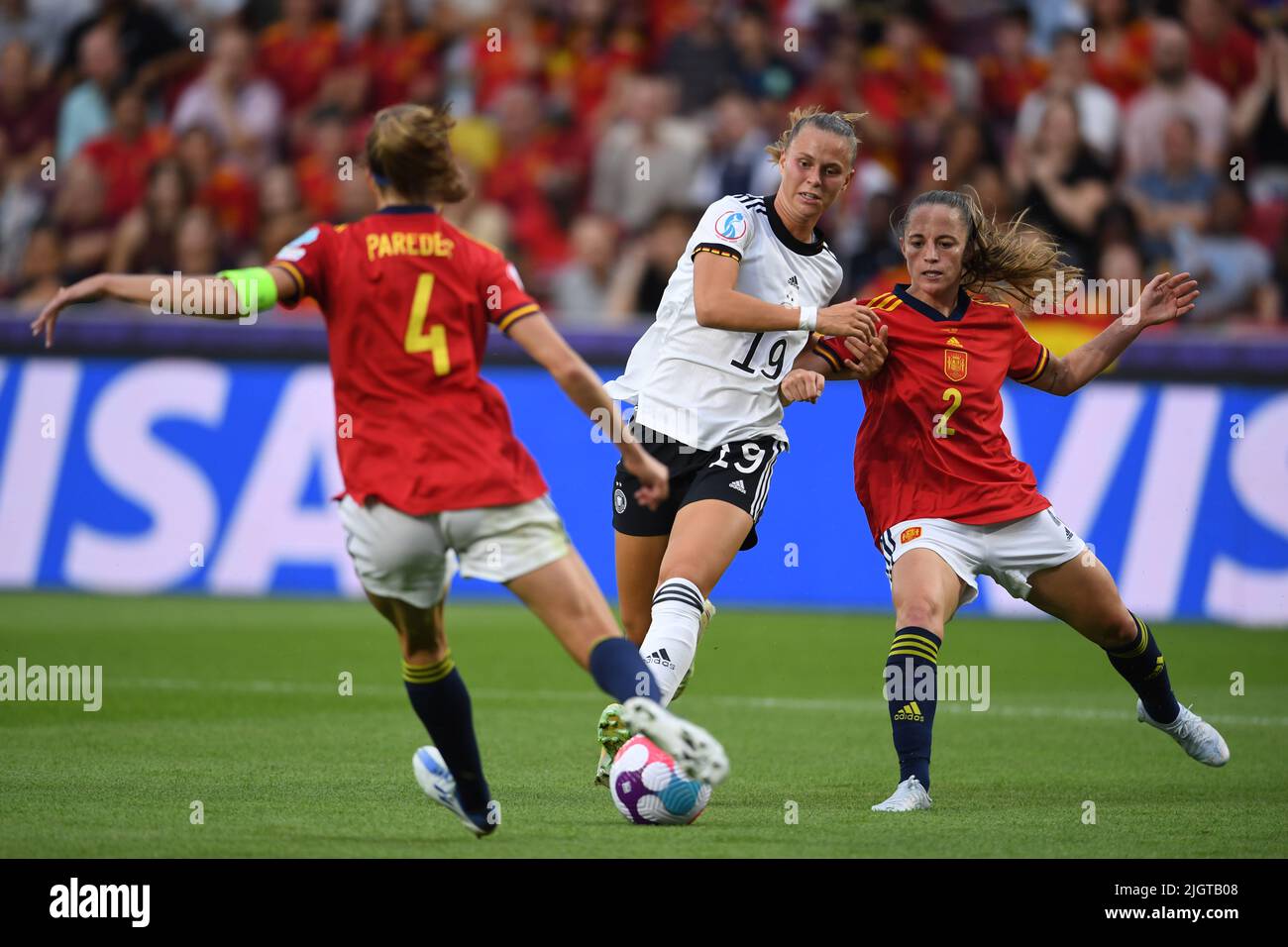 Klara Buhl (Germany Women)Ona Batlle (Spain Women) during the Uefa Women s Euro England 2022 match between Germany 2-0 Spain at Brentford Community Stadium on July 12 2022 in London, England. Credit: Maurizio Borsari/AFLO/Alamy Live News Stock Photo