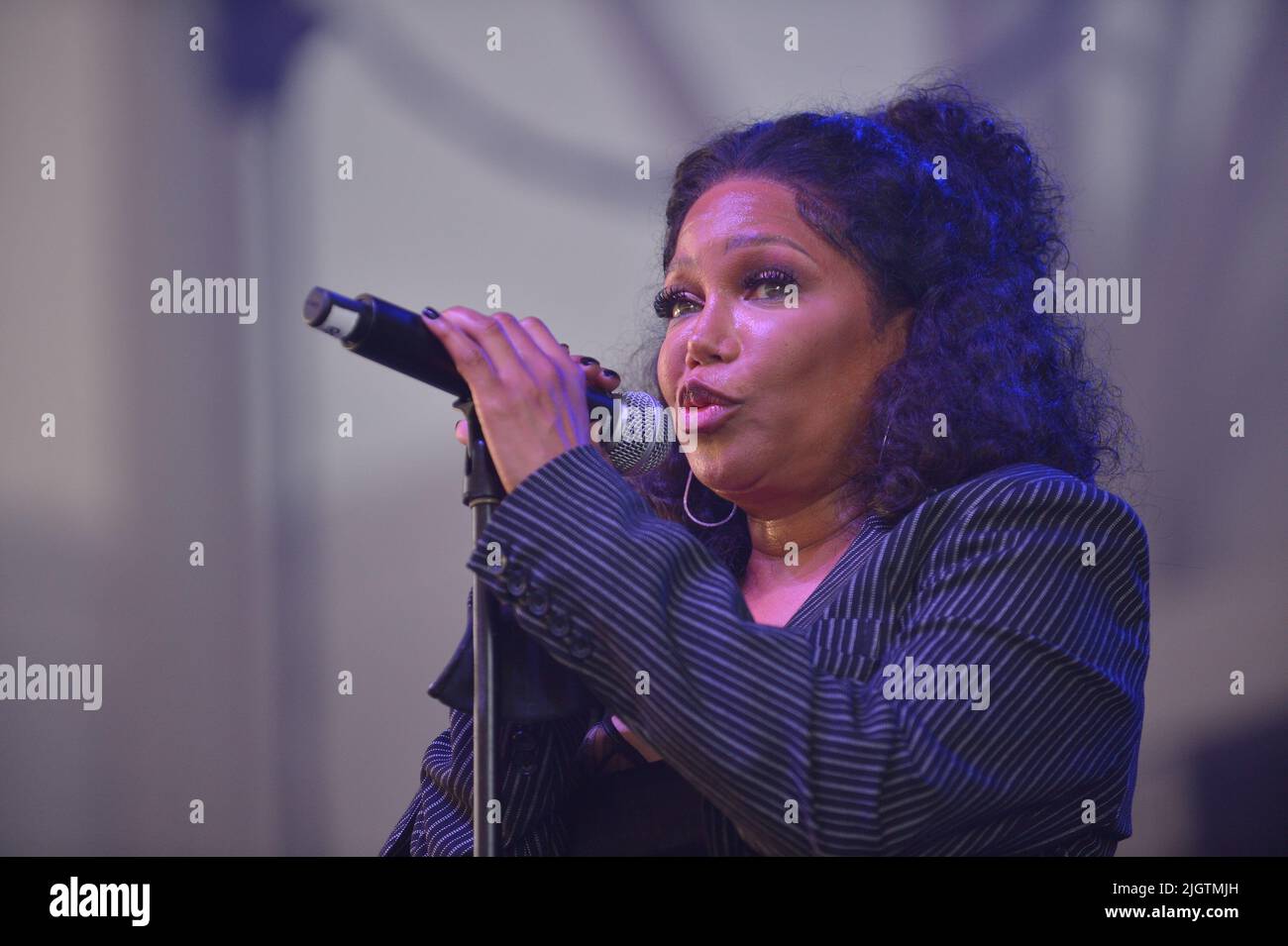 MIRAMAR, FL - JULY 10: Michel'le performs live on stage during The First Annual Woman 2 Woman Empowerment Concert at Miramar Regional Park Amphitheater on July 10, 2022 in Fort Lauderdale, Florida. (Photo by JL/Sipa USA) Stock Photo