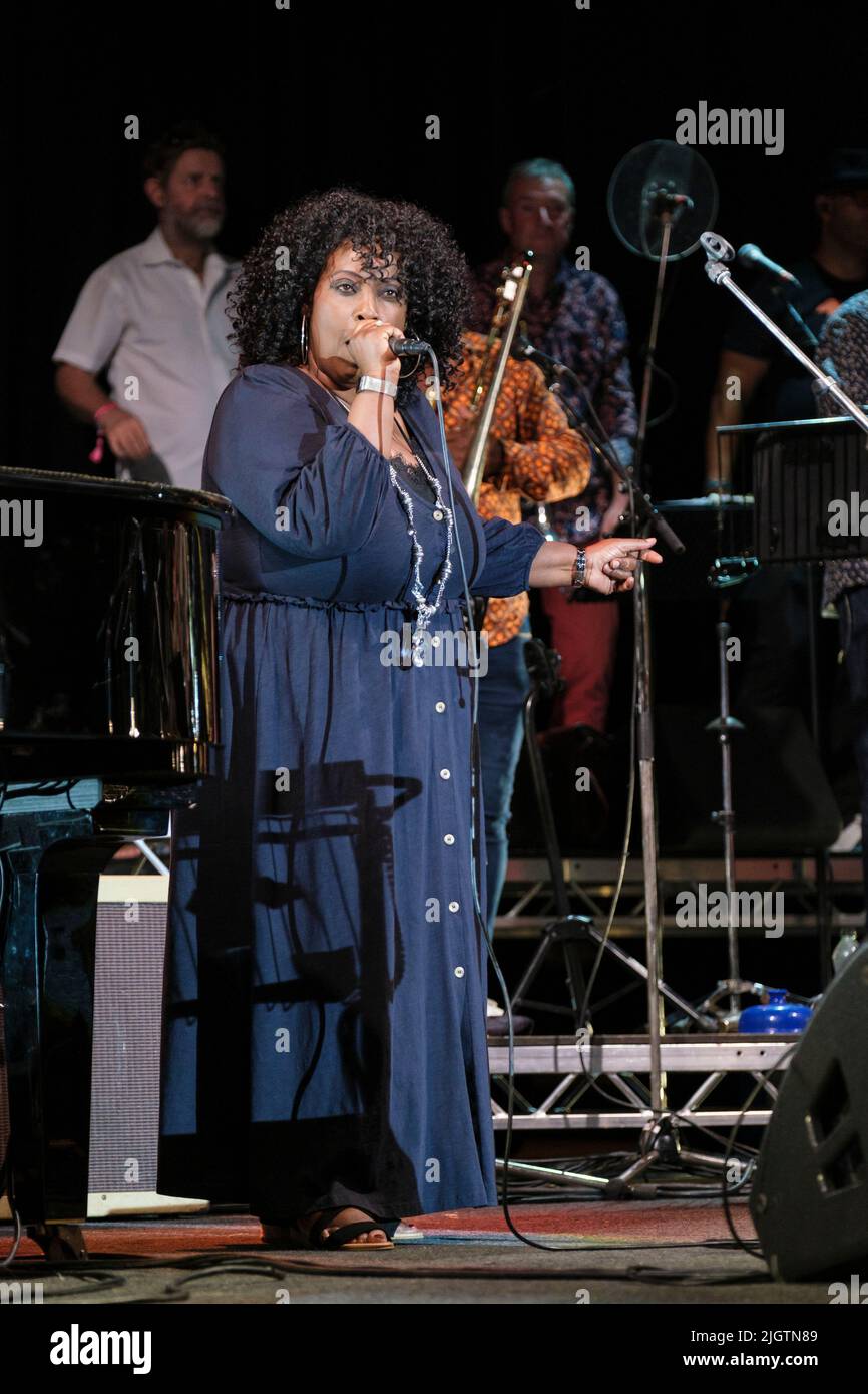 British Jamaican R&B and soul singer Ruby Turner performing with Jools Holland at Cornbury Festival, Oxford, UK. July 10, 2022 Stock Photo