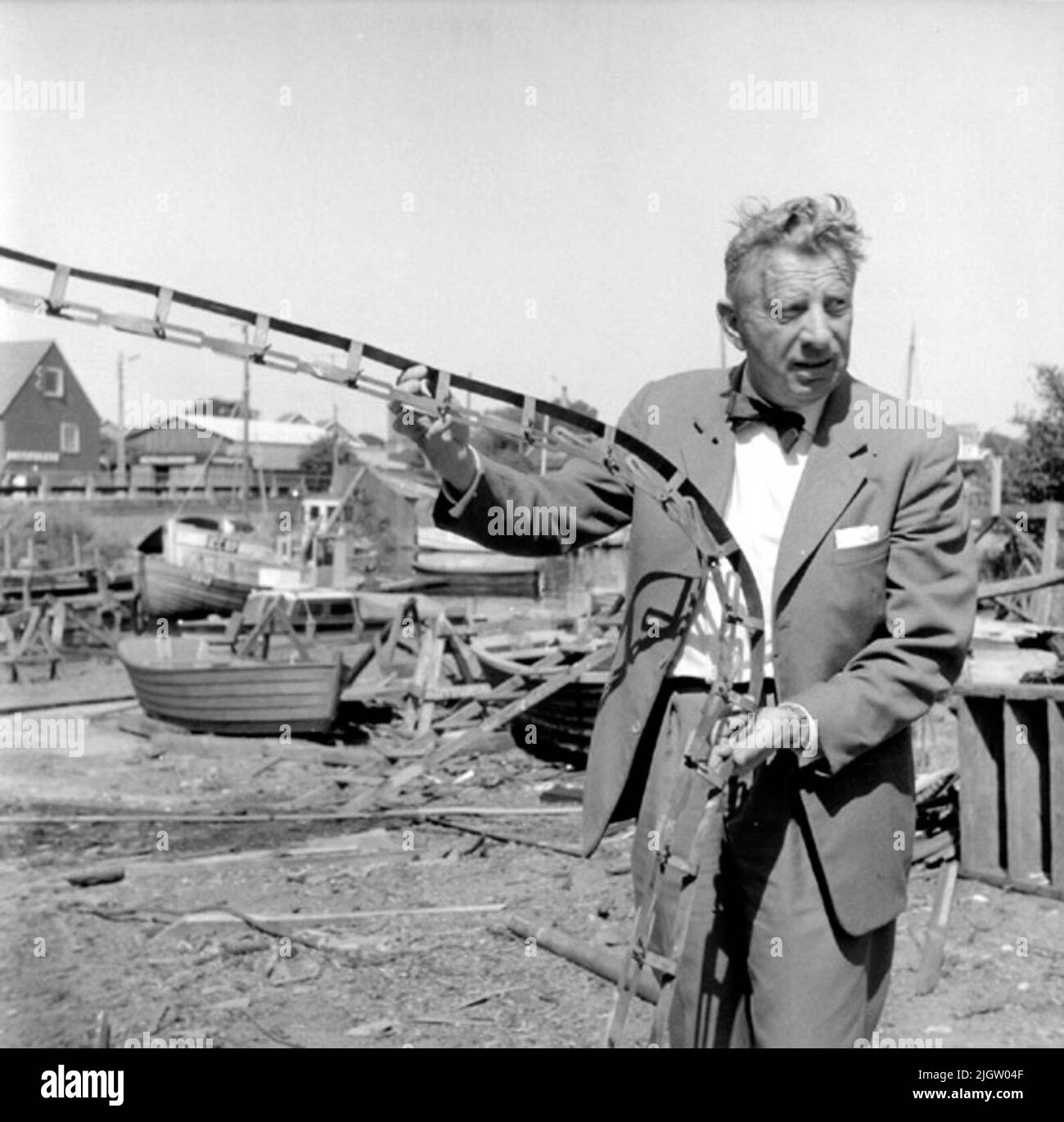 Written on pending paper: Vibro Jensen Boatbuilding. Olof Hasslöf with steel bunch. Photographed by: Ole Crumlin-Pedersen photo is taken: 1964-08-05 Stock Photo