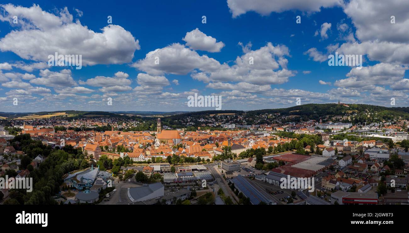 Luftansicht von Amberg in der Oberpfalz, blauer Himmel mit Wolekn, Sonnenschein Stock Photo