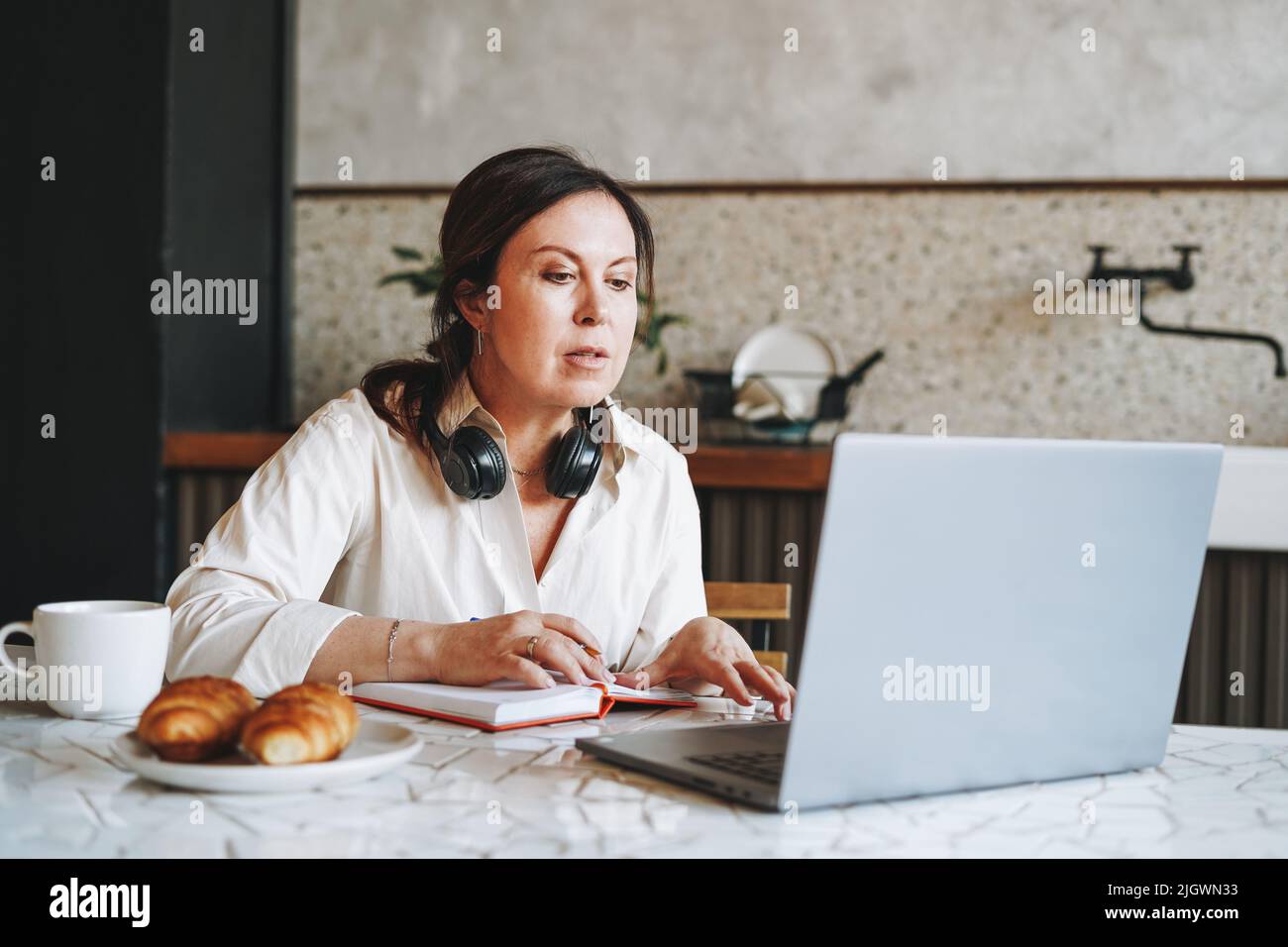 Mature woman pen outdoor hi-res stock photography and images - Alamy
