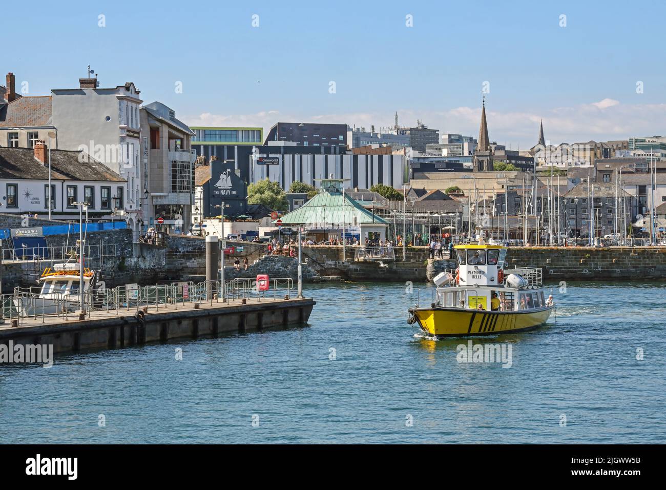 The Plymouth Belle ferry leaves the Barbican Pontoon, Plymouth, as fine weather and staycations keep pleasure trips and ferry services alive. The Barb Stock Photo