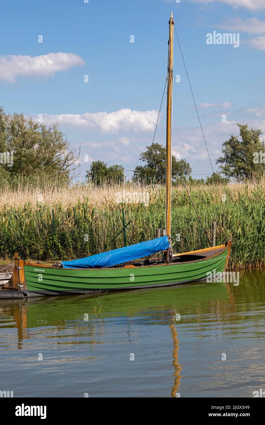 Blue reed harbor sail hi-res stock photography and images - Alamy