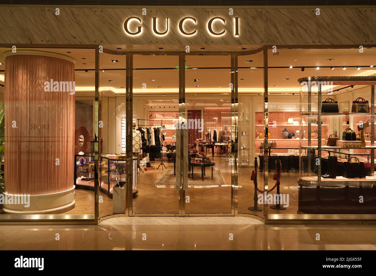 Facade of gucci retail store hi res stock photography and images Alamy