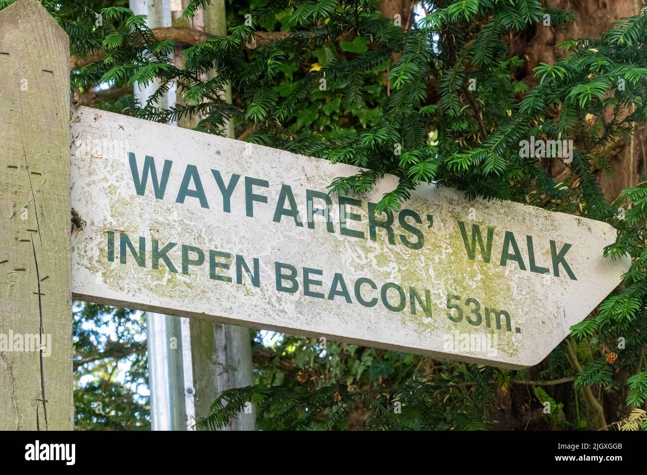 Wayfarers Walk sign in Hampshire, 53 miles to Inkpen Beacon, UK. The Wayfarer's Walk is a 71 mile long distance footpath in Southern England Stock Photo