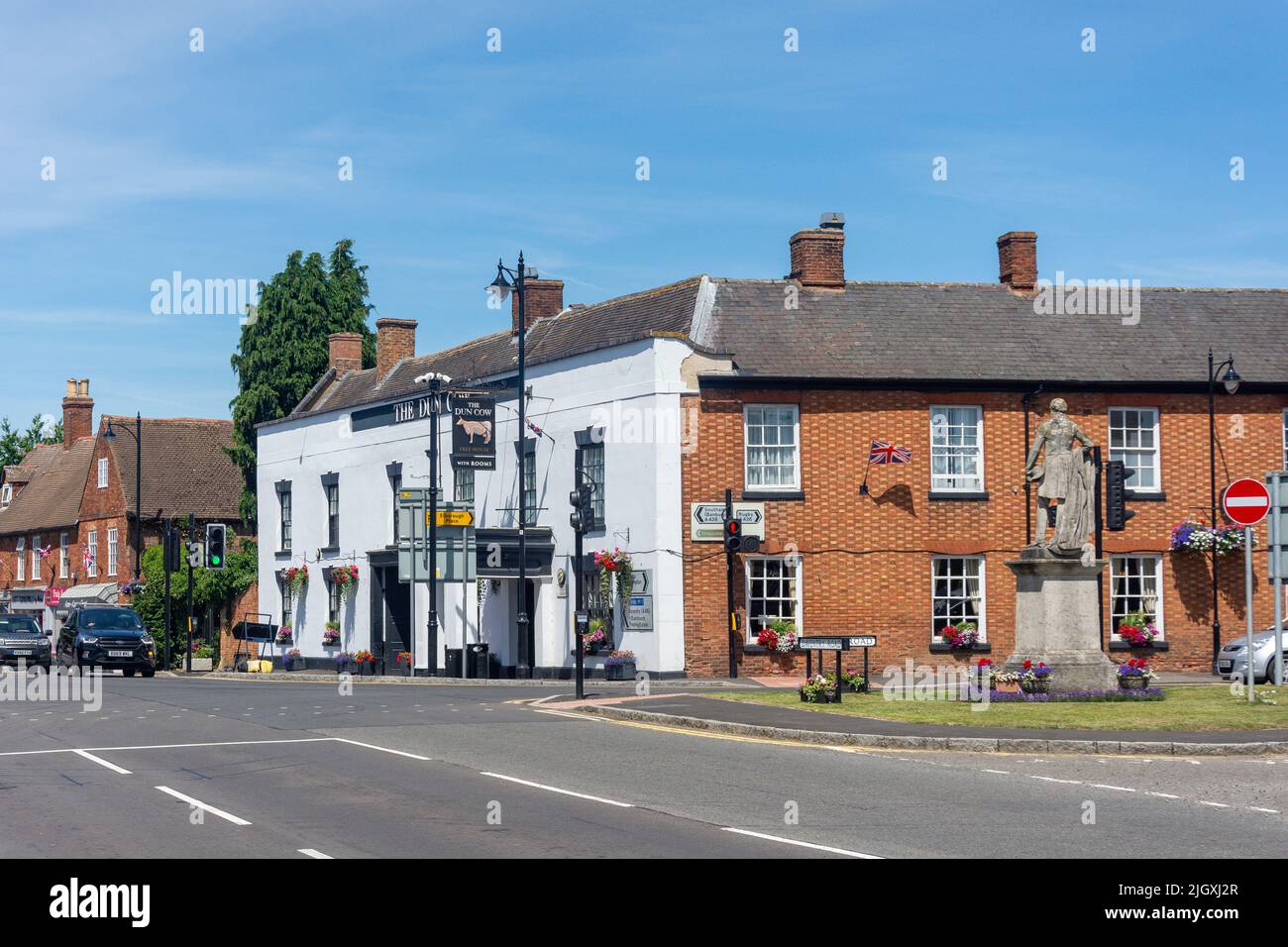 The Dun Cow Pub, The Green, Dunchurch, Warwickshire, England, United Kingdom Stock Photo