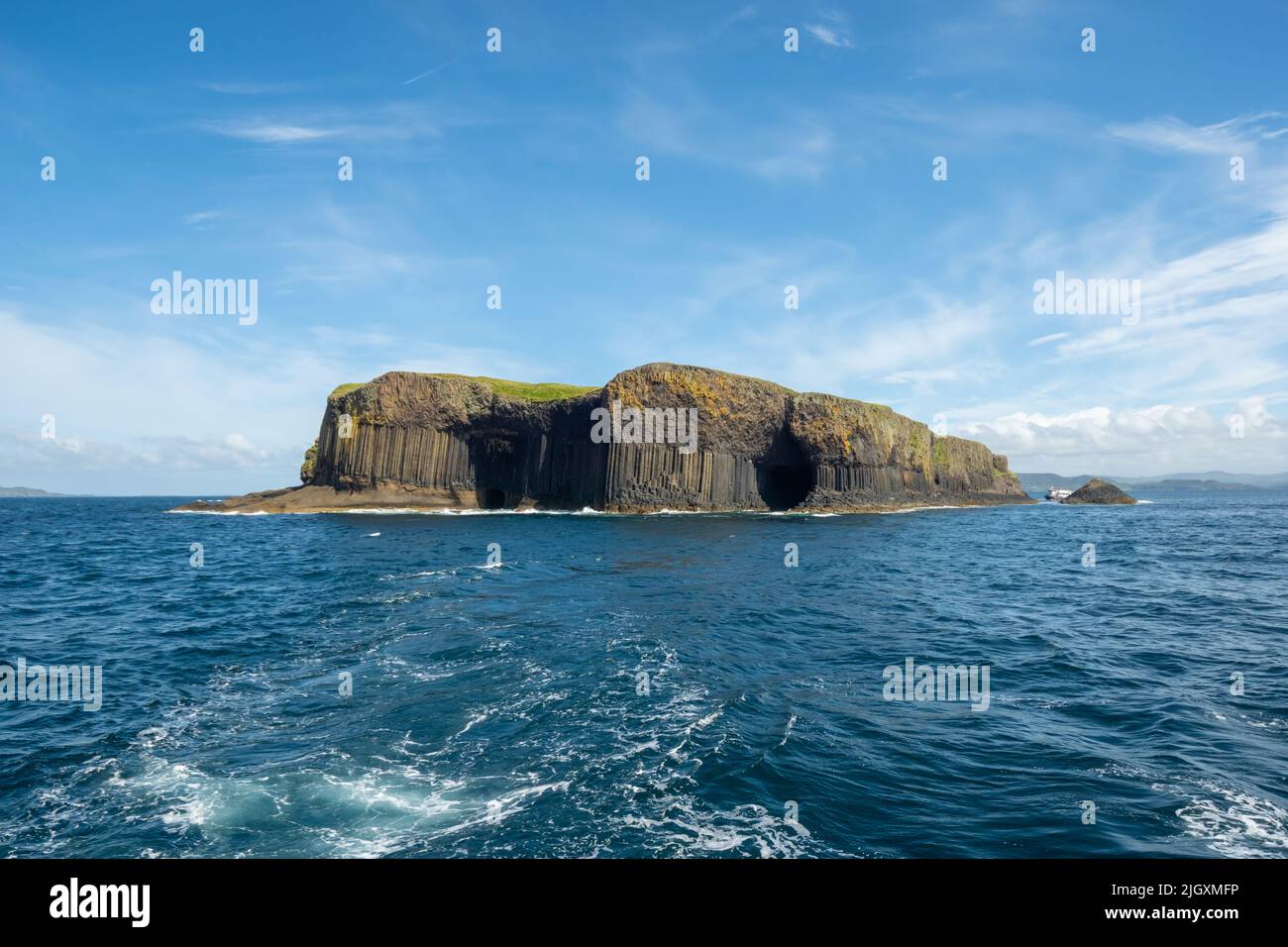 Island of Staffa (Inner Hebrides), showing entrances to the boat cave (left) and Fingal's Cave (right). Scotland, UK Stock Photo