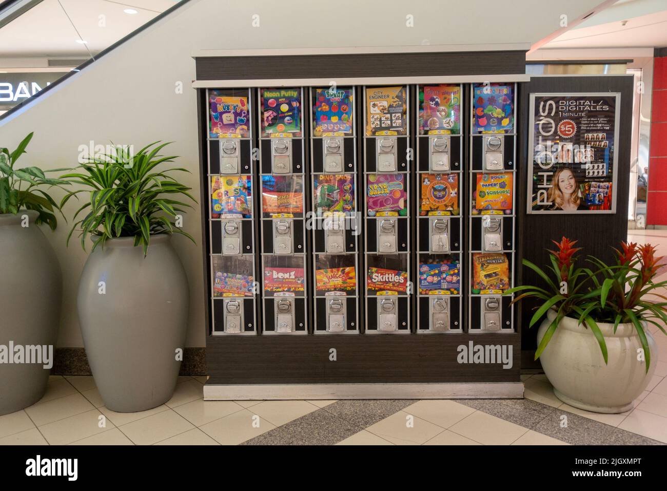 Mini toys vending machine hires stock photography and images Alamy