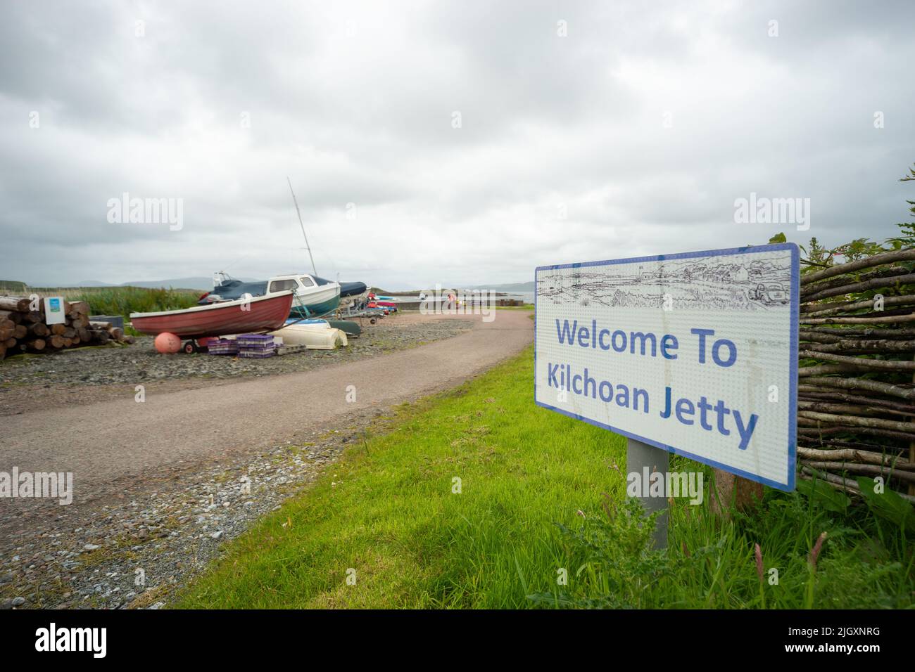 Welcome to Kilchoan Jetty, sign in Kilchoan, Scotland, UK Stock Photo