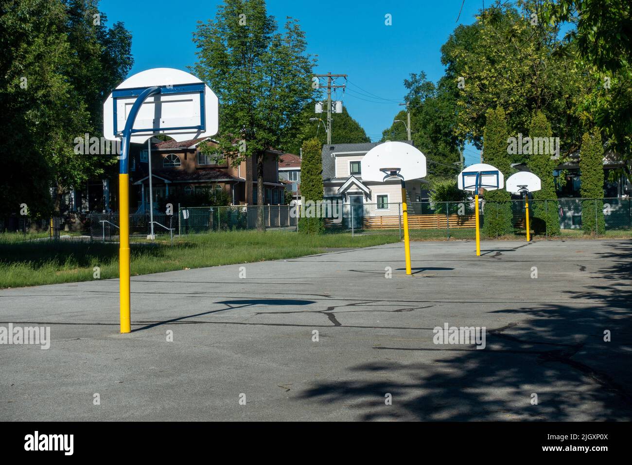 Empty outdoor basketball court hires stock photography and images Alamy