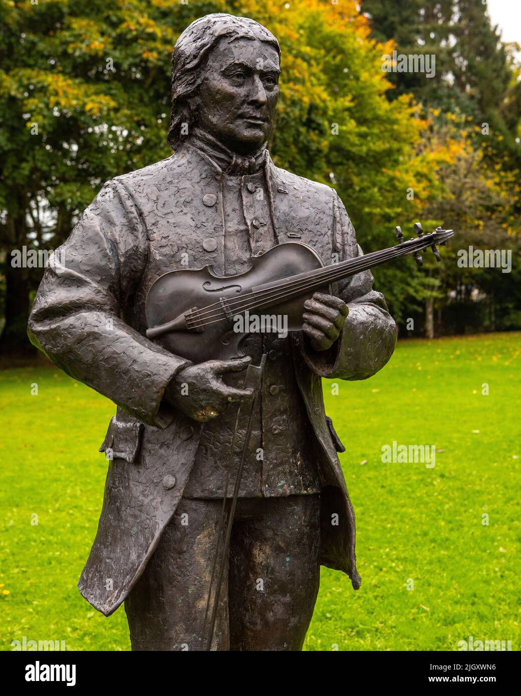 Dunkeld, Scotland - October 11th 2021: A statue of Niel Gow in the town of Dunkeld in Scotland, UK.  Gow was the most famous Scottish fiddler of the 1 Stock Photo