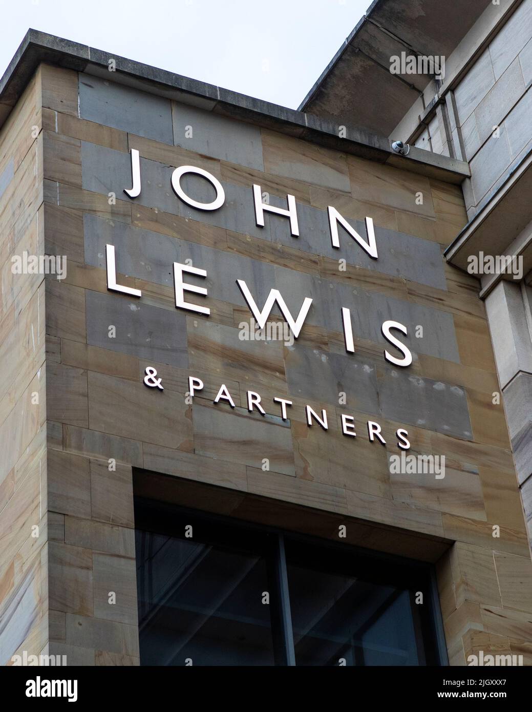 Glasgow, Scotland - October 14th 2021: The John Lewis and Partners logo at the Buchanan Galleries shopping centre in the city of Glasgow, Scotland. Stock Photo