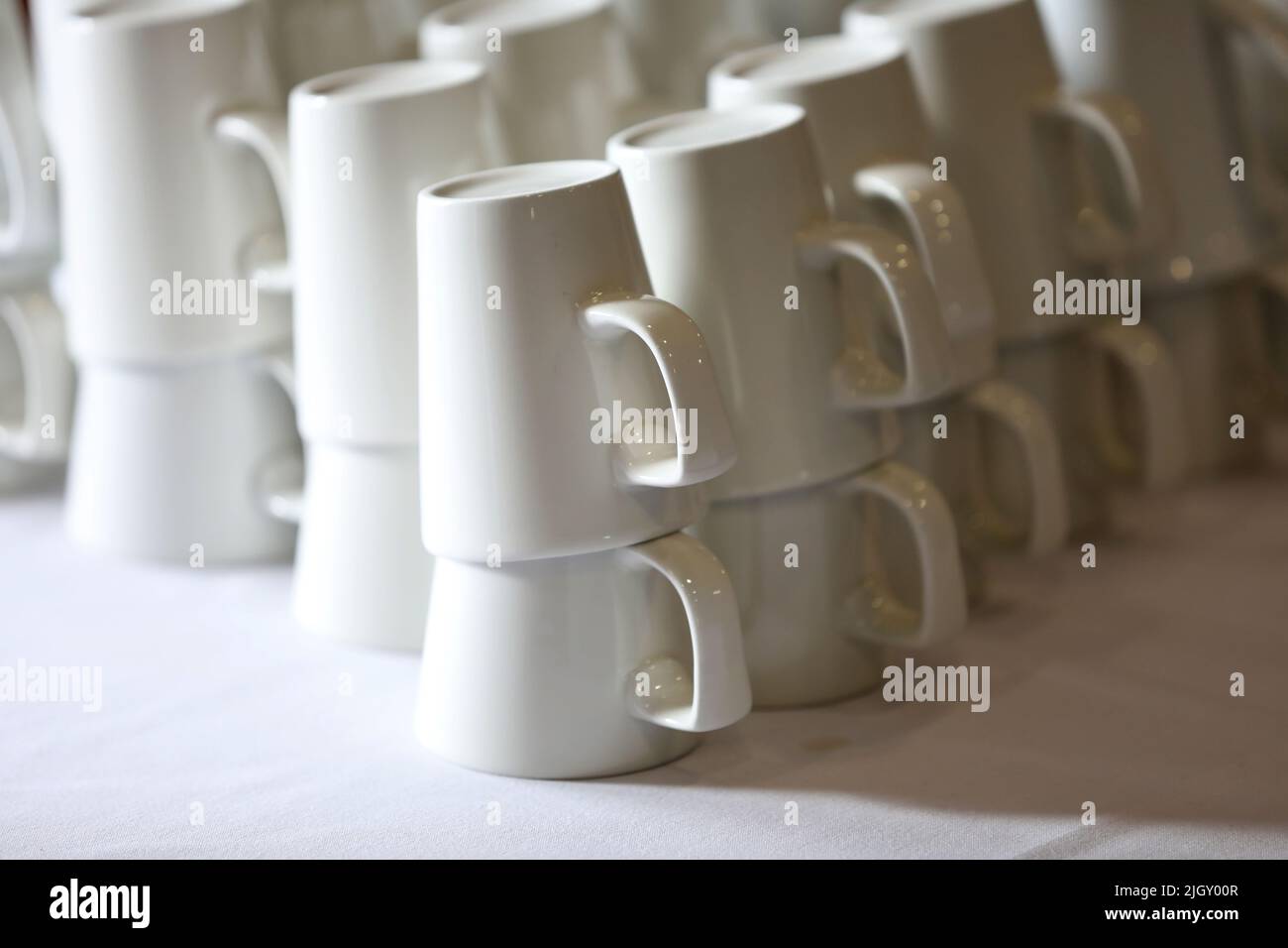 https://c8.alamy.com/comp/2JGY00R/general-views-of-mugs-and-cups-and-saucers-in-a-hotel-in-sussex-uk-2JGY00R.jpg