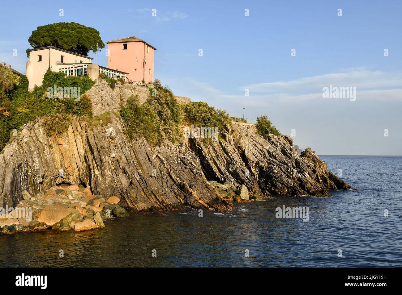 Seascape with the headquarters of the Alpini Group at the top of the cliff of the Anita Garibaldi Promenade, Nervi, Genoa, Liguria, Italy Stock Photo