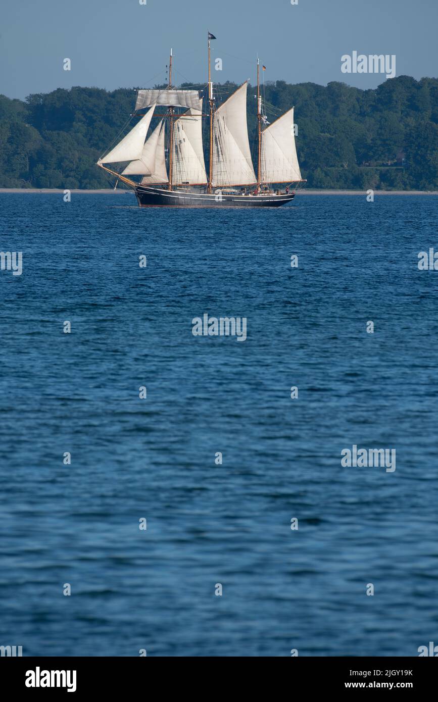 Segelschiff auf der Ostsee in der Eckernförder Bucht, Schleswig-Holstein, Deutschland Stock Photo