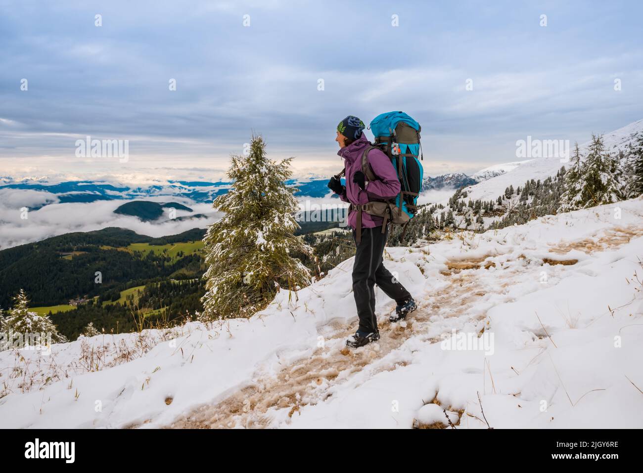 Hiking teamwork hi-res stock photography and images - Alamy
