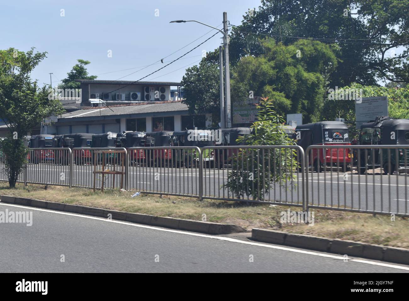 Fuel queues sri lanka hi-res stock photography and images - Alamy