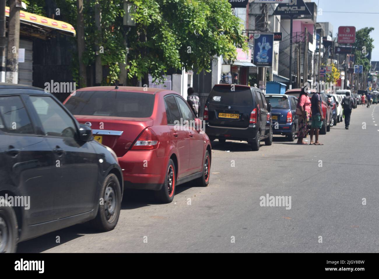 Fuel queues sri lanka hires stock photography and images Alamy