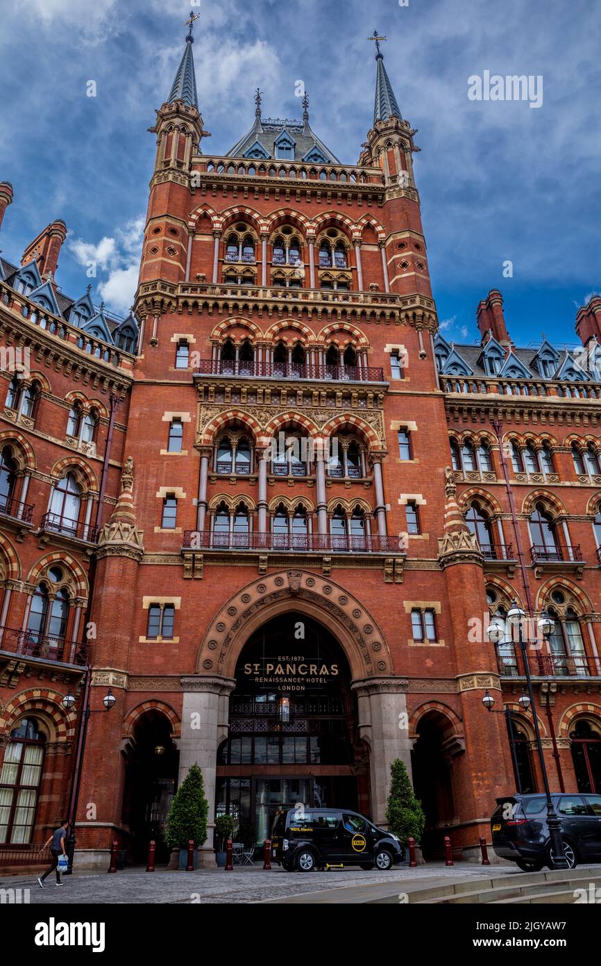 St Pancras Hotel London - Entrance to the St Pancras Renaissance Hotel formerly the Midland Grand Hotel designed by George Gilbert Scott, opened 1873. Stock Photo