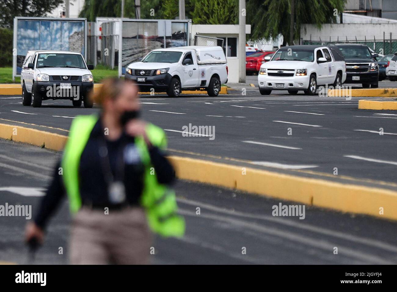 Funeral cars carrying the first bodies of Mexican migrants, who died in a trailer truck in Texas, are seen outside Licenciado Adolfo Lopez Mateos International Airport in Toluca, Mexico, July 13, 2022. REUTERS/Edgard Garrido Stock Photo