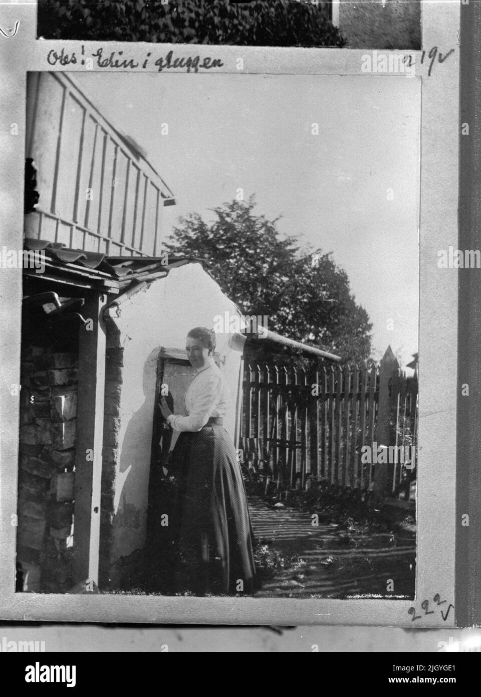 Elin at Kruthuset in the 37th ”, Liljefors Kruthandel, Svartbäcksgatan 37, the neighborhood Edda, Svartbäcken, Uppsala 1900 - 1901. Liljefors Kruthandel eventually developed into the company Liljefors Sport. Stock Photo