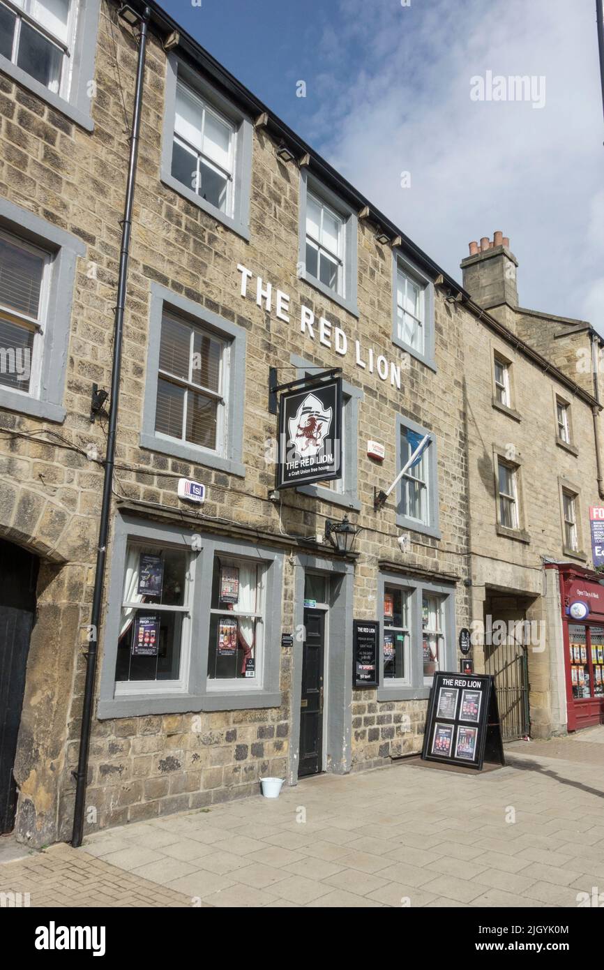 The Red Lion public house in Otley, West Yorkshire, UK. Stock Photo