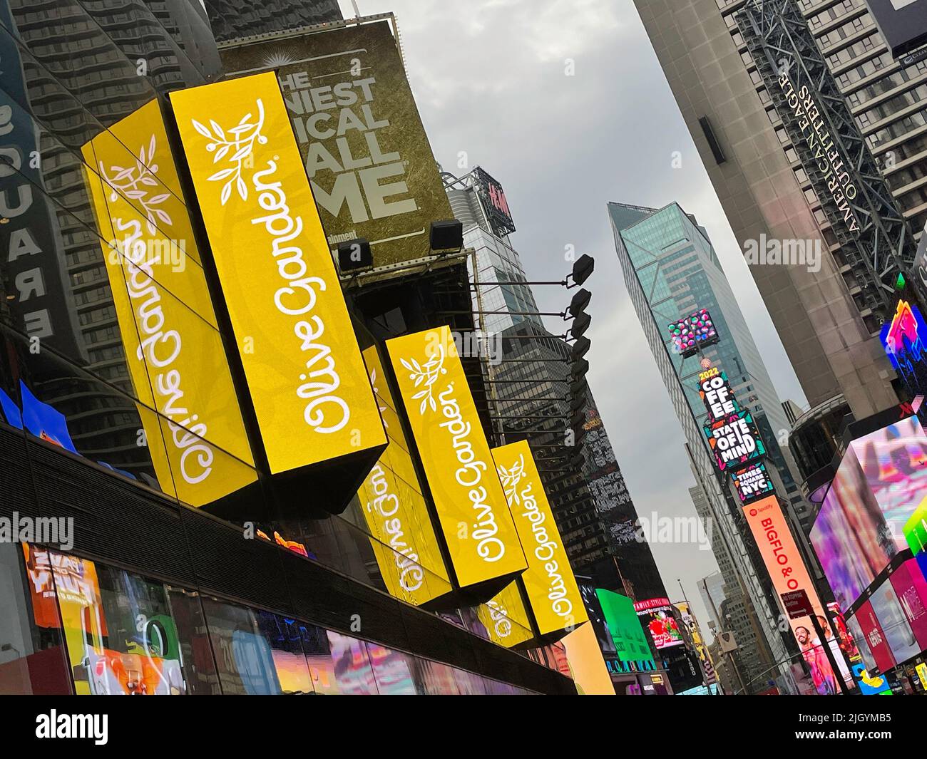 The Olive Garden Italian Restaurant in Times Square is popular with tourists, NYC  2022 Stock Photo