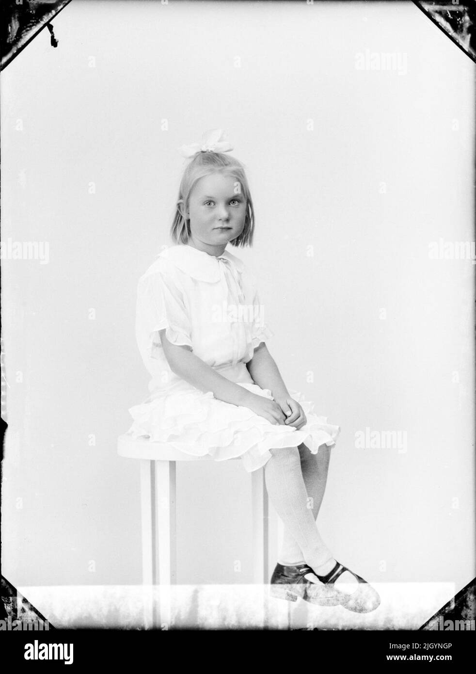 Children's portrait - a girl, Östhammar, Uppland. Historical event, name related to Objek: Holmgren, Inga Stock Photo