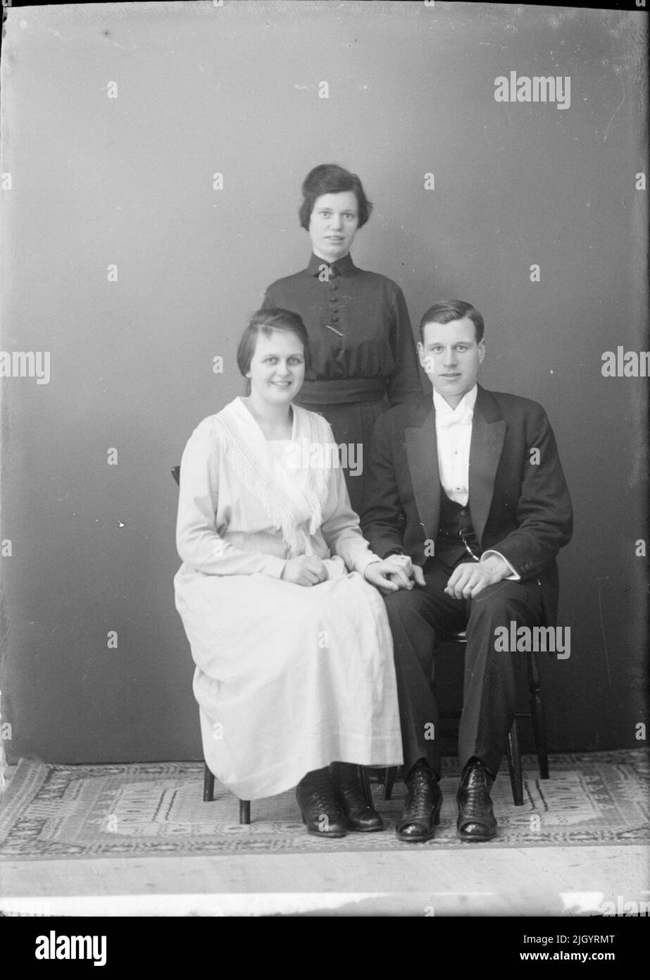 Group portrait - two women and one man, Östhammar, Uppland. Historical event, name related to Objek: Eriksson, Elov Stock Photo