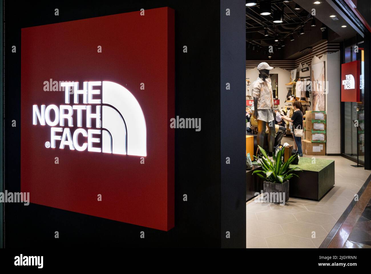 Hong Kong, China. 13th July, 2022. American outdoor clothing brand The North  Face store in Hong Kong. (Photo by Budrul Chukrut/SOPA Images/Sipa USA)  Credit: Sipa USA/Alamy Live News Stock Photo - Alamy