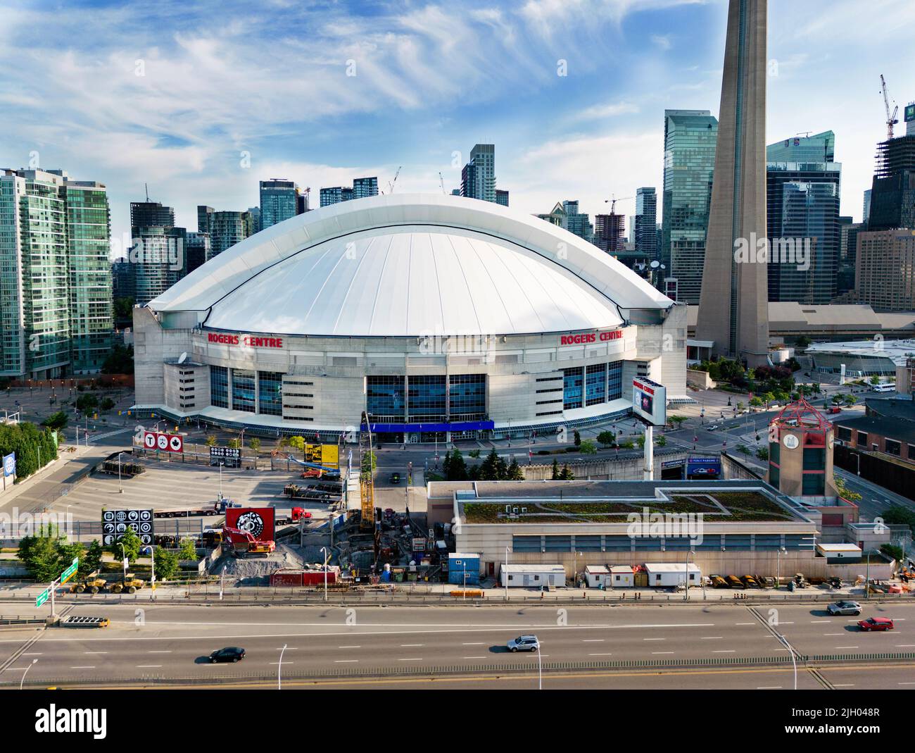 July 10 2022, Toronto Ontario Canada. Rogers Centre home of the Toronto Blue Jays Aerial Empty in the early morning. Luke Durda/Alamy Stock Photo